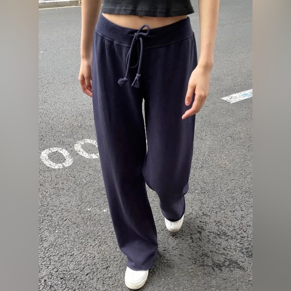 Brandy Melville Pants - Brandy Melville sweatpants